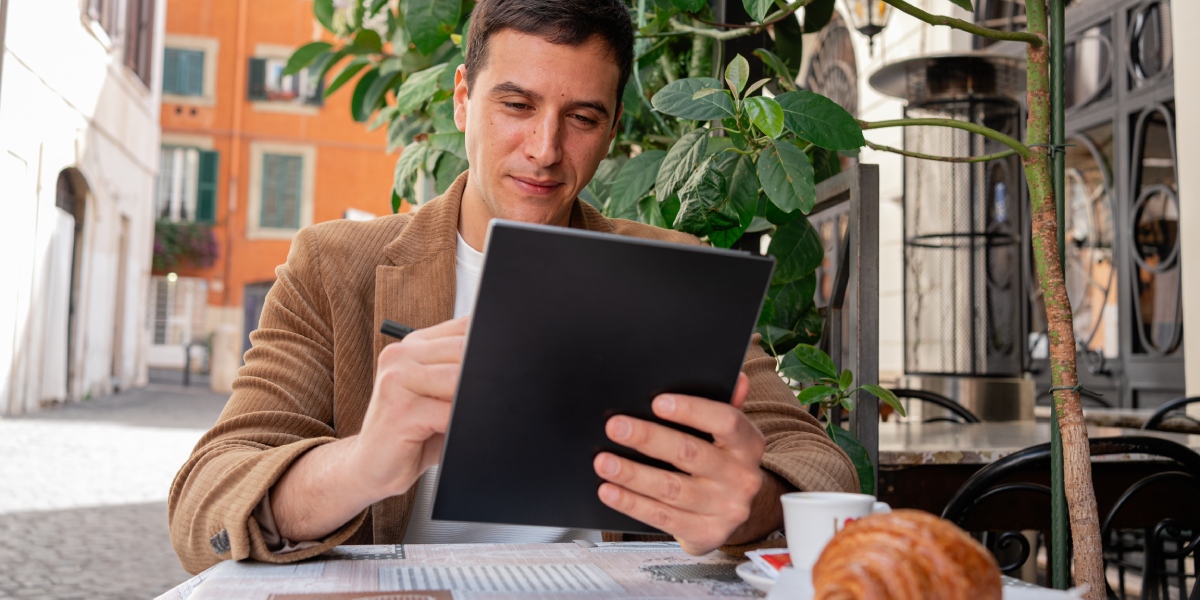 Nový PocketBook InkPad Eo 2 s 10,3" barevným displejem E Ink a novou technologií pro ruční psaní
