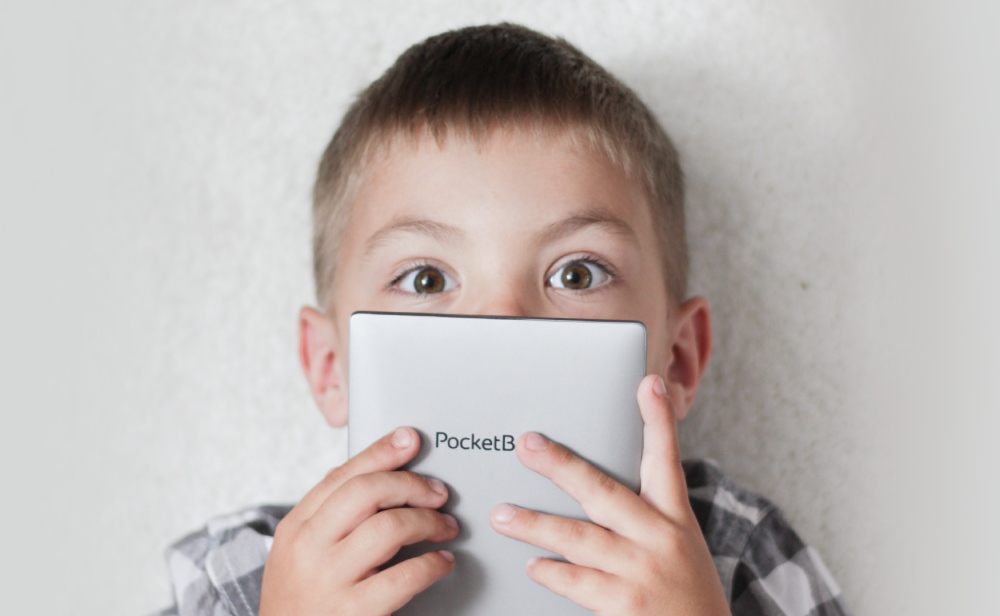 Místo školy domácí vzdělávání: 5 důvodů, proč vaše dítě potřebuje během karantény elektronickou čtečku